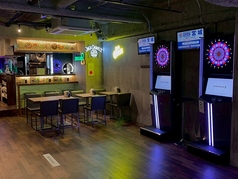 MAX8名まで一緒のテーブルに座れます