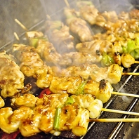 手打ち串は食べごたえ抜群！鶏の旨みを引き出す秘伝タレ