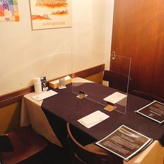 1室のみのカーテン仕切りの個室です。4名様までと限られた人数でのご利用になりますがご好評を頂いております。ご希望の方は事前にご予約頂くことをおすすめいたします。
