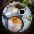 料理メニュー写真 リコッタチーズとメイプルシロップのパンケーキ