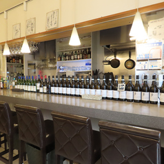 目の前で食事ができる様子や、スタッフとの会話も楽しめるカウンター席のご準備もございます♪