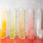 【名物シリンダードリンク】2Lの大容量は衝撃サイズ！特大シリンダーでご提供いたします！