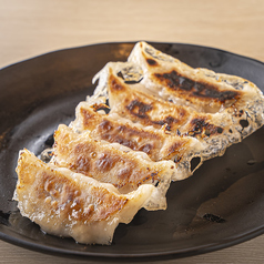 【お酒が進む】旨味が溢れ出す自慢の「特製餃子」!