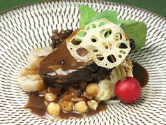 牛ホホの煮込み，赤ワインソース