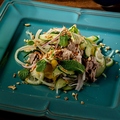 料理メニュー写真 フレッシュライムとミントの長崎和牛のサラダ