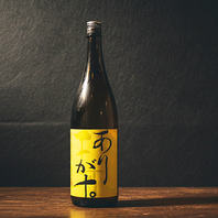 全国から取り揃えた有名地酒の数々を