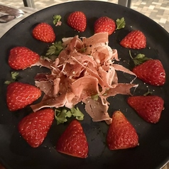 フレッシュいちごと生ハムハモンセラーノ