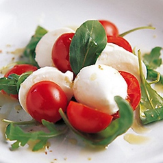 トマトと水牛モッツァレラのカプレーゼ