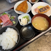 市場直送の鮮魚が踊る定食と、会津馬刺しに酔いしれる