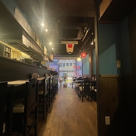 カウンター席、テーブル席