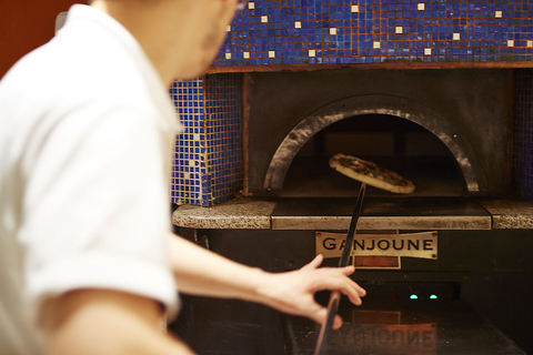 石釜で焼き上げる、本格ナポリピッツァが自慢！お祝いや飲み会にも◎