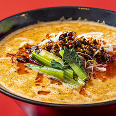 辛麺はこんにゃく麺と中華麺から選べてトッピングも可能
