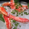 大伊勢海老、大タラバ蟹、大粒ホタテ、生ウニ　など厳選海鮮料理をご用意しております。
