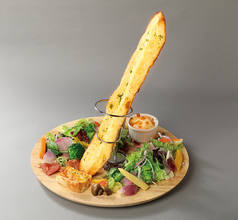 15種野菜サラダとロングバケットプレート