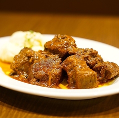 牛ホホ肉の赤ワイン煮込み