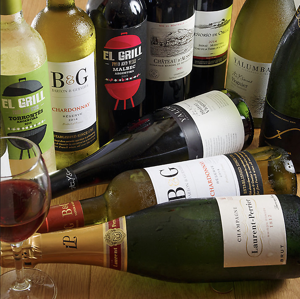 グラス以外にボトルワインも各種ご用意しております！スパークリング・赤・白からお選びいただけます