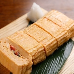 【サイドメニューも充実】アルムの玉子を使用しただし巻き玉子は、出汁の風味を感じられる熱々の逸品