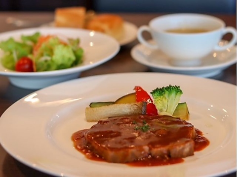 お手軽ランチから貸し切り宴会まで、お気軽にお立ち寄りください。