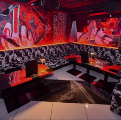 【SVIP12 / SVIP13】 着席可能人数 6～7名様 / 6～8名様 ドリンクチャージ 57500円(税サ込) ドリンクチャージとは、お客様に最低限ご注文頂く必要のあるドリンク代の金額となります。※2時間制