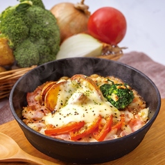 【ラクレット】北海道ポテトと彩り野菜のラクレットチーズドリア