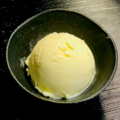 〆のバニラアイス