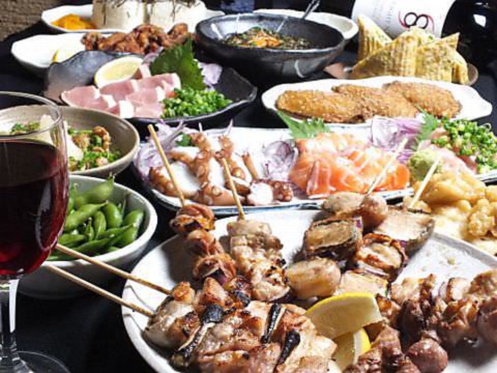 2H飲み放題付コースの種類が豊富！自慢の鶏料理もお楽しみいただける◎詳しくはコースページへ…