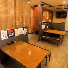 2～4名様まで収容可能なテーブル席