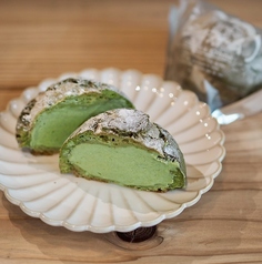 抹茶のクッキーシューの写真