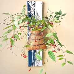 昭和初期の着物地の張り布に珍しい茶花をふんだんに。