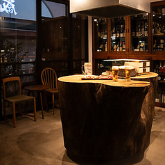 20名様～50名様までご利用いただける、貸切利用も対応可能です。カウンターとテーブル席、さらに個室まで、お店丸ごとをプライベートな宴の会場として開放。一体感のある空間で、周りに気兼ねなく贅沢な熟成肉コースを堪能する、特別な打ち上げや社内親睦会などにご検討ください。