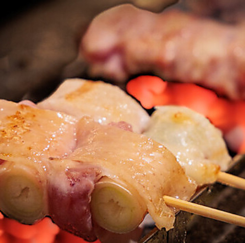 本格炭火焼鳥を落ち着いた雰囲気で楽しめる専門店◎厳選素材と丁寧な焼き加減が自慢！