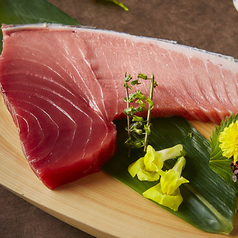 【名物のマグロ料理】の写真