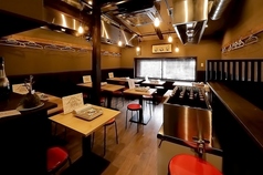 2F貸切でご宴会お承り出来ます。２階貸切:20名(人数は相談可)ゆったりテーブル席がございます。レイアウト自由◎平日・土日関係なく賑わってるお店です。季節イベントならではの歓送迎会/仕事イベント後の二次会などにもご予約が増えてきております。使いやすさ◎