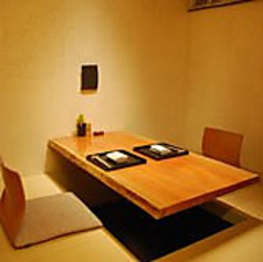 個室はお座敷４室・テーブル1室をご用意いたしております。