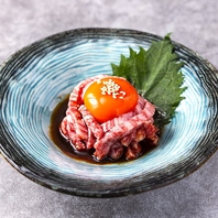 とろける食感！濃厚卵黄と絡める特選和牛ユッケ