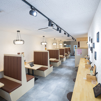 2025年1月オープンしたばかりの綺麗な店内です。