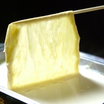 【手仕事おぼろ豆腐】紙屋市べゑの常連客に大好評。オーダーせずにはいられなくなる自慢の一品です。