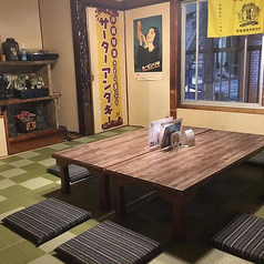 8名様でのご利用にぴったりなお座敷席がございます。まるで家のように卓を囲んで足を伸ばしてゆったりとくつろげる空間で、ご家族やご友人との食事、会社帰りの宴会をお楽しみください。