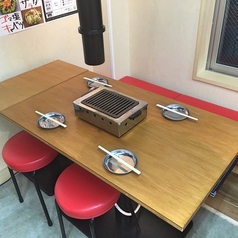 活気ある雰囲気で楽しく食事をお楽しみいただけます。ご家族や職場の仲間とご利用できやすい空間。