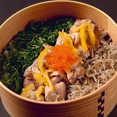 鶏とちりめん山椒のわっぱ飯