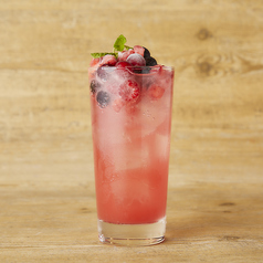 赤のうずまきサワー(あまおう苺サワー×ベリーミックス)