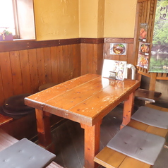 【いつもの仲間と楽しく飲もう！】気の置けないいつもの仲間と楽しく飲みたい！最大6名様まで座れる広々テーブル席がございます！「今日これから飲まない？」そんな時には是非当店へ♪お好みのドリンクを片手に乾杯すれば、楽しい飲み会がもっと楽しくなること間違いなし！