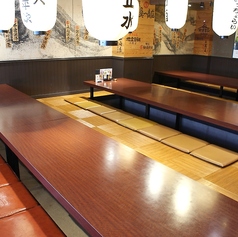 大部屋の座敷は、全て掘りごたつ席で足元楽々。会社の宴会や結婚式の二次会など、大きな宴会でお使いいただけます。人数やお料理など、ぜひご相談ください。