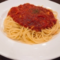 料理メニュー写真 トマトソーススパゲッティ(ツナorベーコン) 　スープ・ミニサラダ付