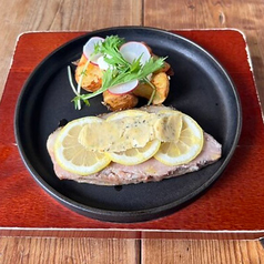 国産豚ロースのグリル ガーリックバター レモン添え