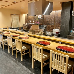 カウンターの天ぷら専門店 テーブル席も御座います
