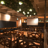 店内には貸切利用時に使用できるプロジェクターを完備。歓送迎会や誕生日、結婚式二次会などの映像演出にも対応可能です。思い出の写真や動画を上映しながら、特別なひとときをお過ごしいただけます。
