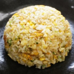 地鶏だしのチャーハン