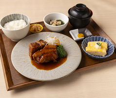 京桜味噌でじっくり煮込んだ豚バラ肉のやわらか角煮御膳