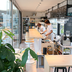 4名掛けのテーブル席もご用意しています。3名以上の女子会・グループ飲みも大歓迎です。